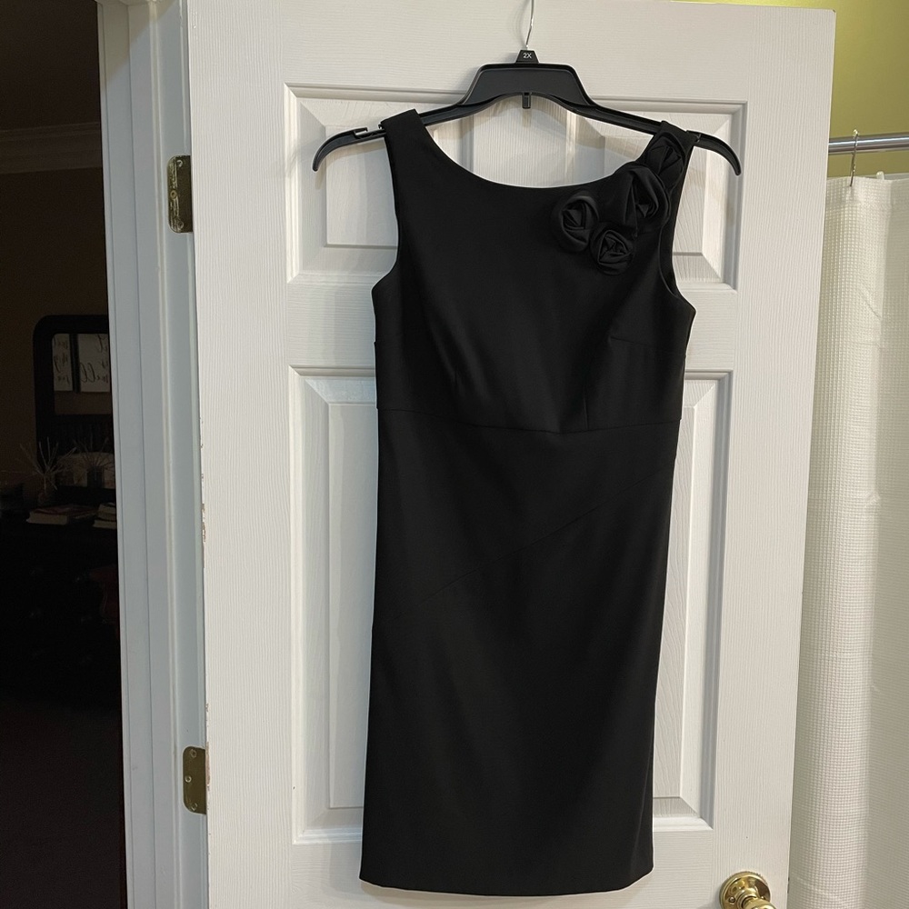 Black sleeveless dress